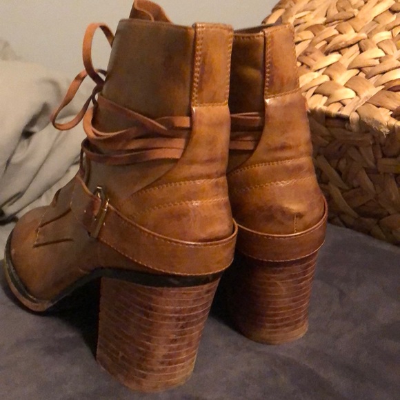 Heeled booties - Picture 3 of 3